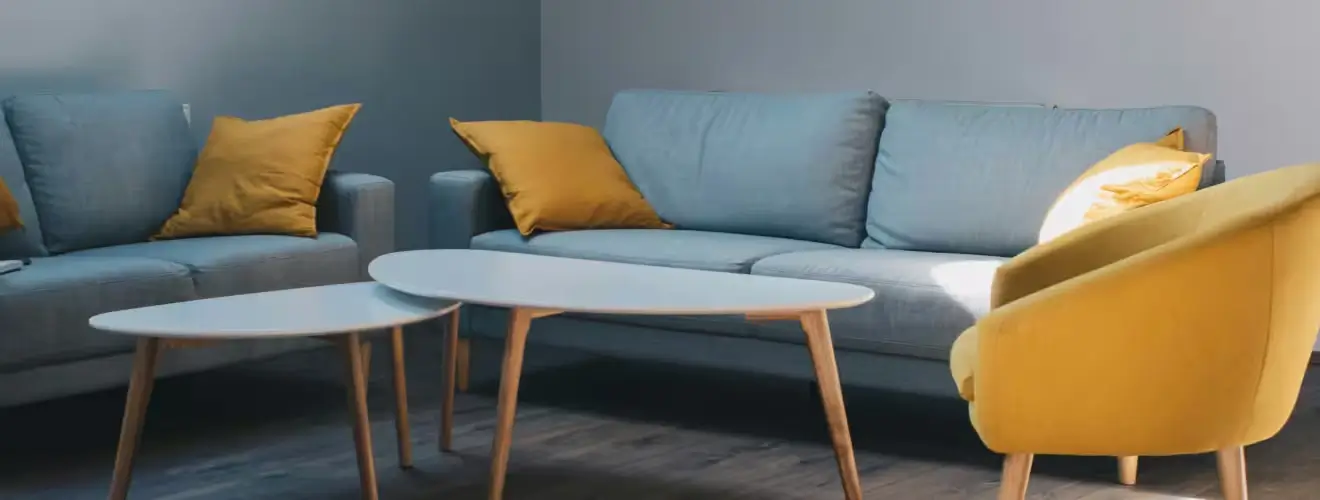 Dwie sofy w salonie - czyli jak stworzyć piękną aranżację?
